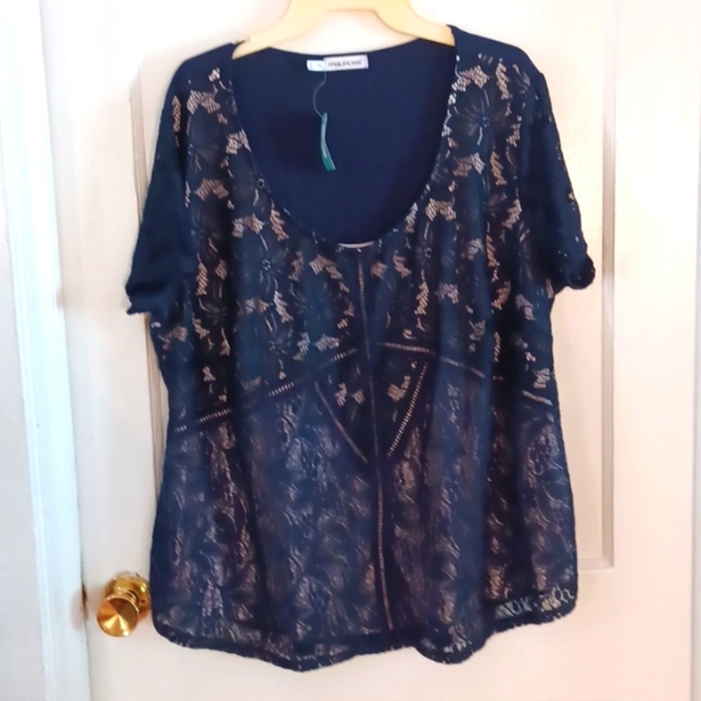 Maurices women's top size 2 blue lace